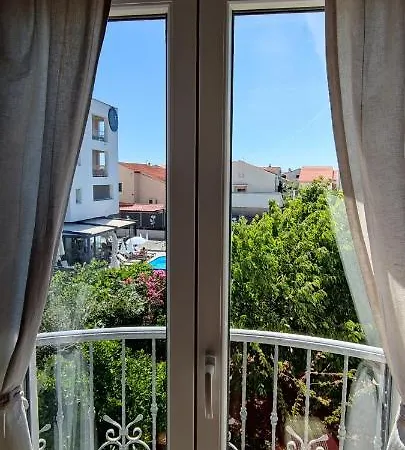 Apartment Visnja